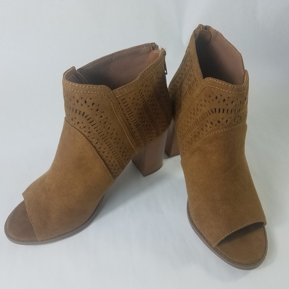 Report Women's Peep Toe Ankle Bootie Size 7.5